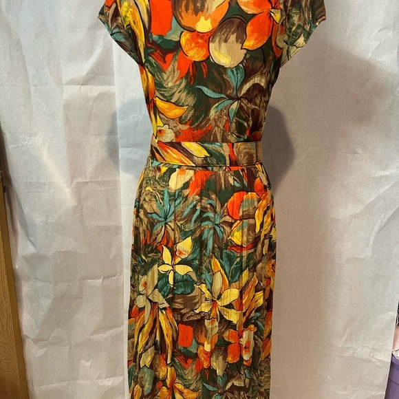 Vibrant Tropical Button-Down Midi Dress - Picture 4 of 14